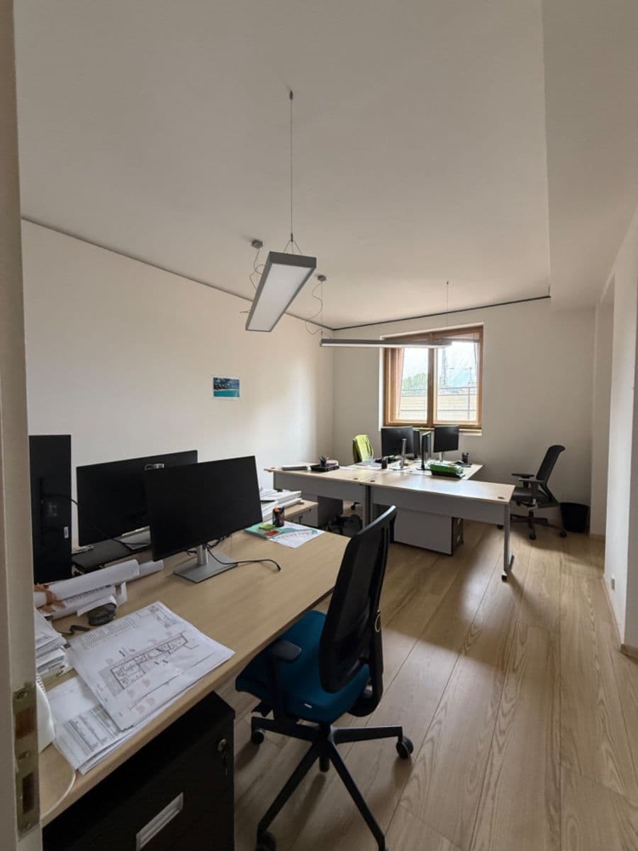 Prenájom nebytového priestoru 80 m², Rašínovo nábřeží, Praha, Praha Prenájom nebytového priestoru 80 m², Rašínovo nábřeží, Praha, Praha