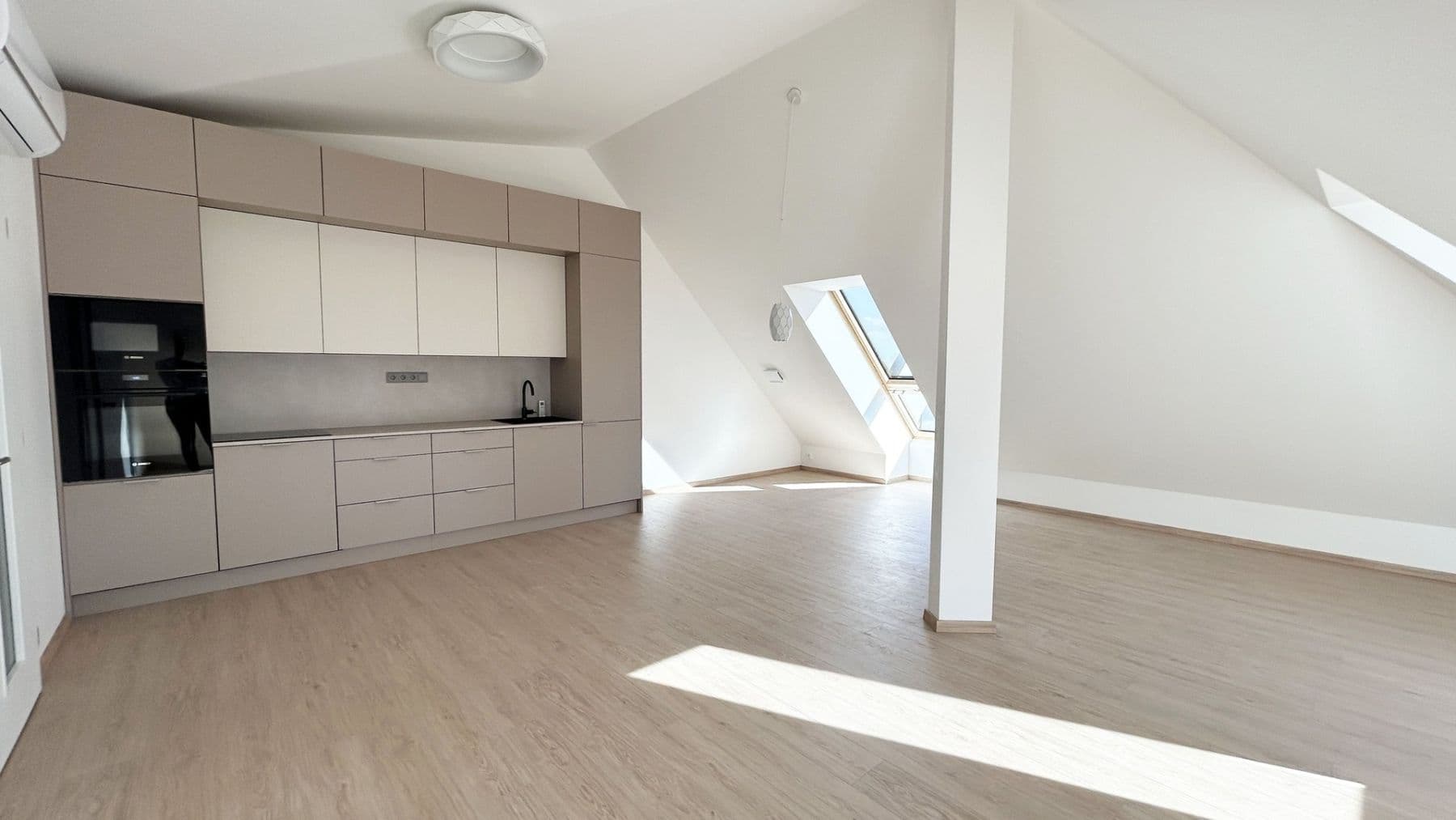 Prenájom bytu 2-izbový 85 m², Cihlářská, Hostivice, Středočeský kraj Prenájom bytu 2-izbový 85 m², Cihlářská, Hostivice, Středočeský kraj