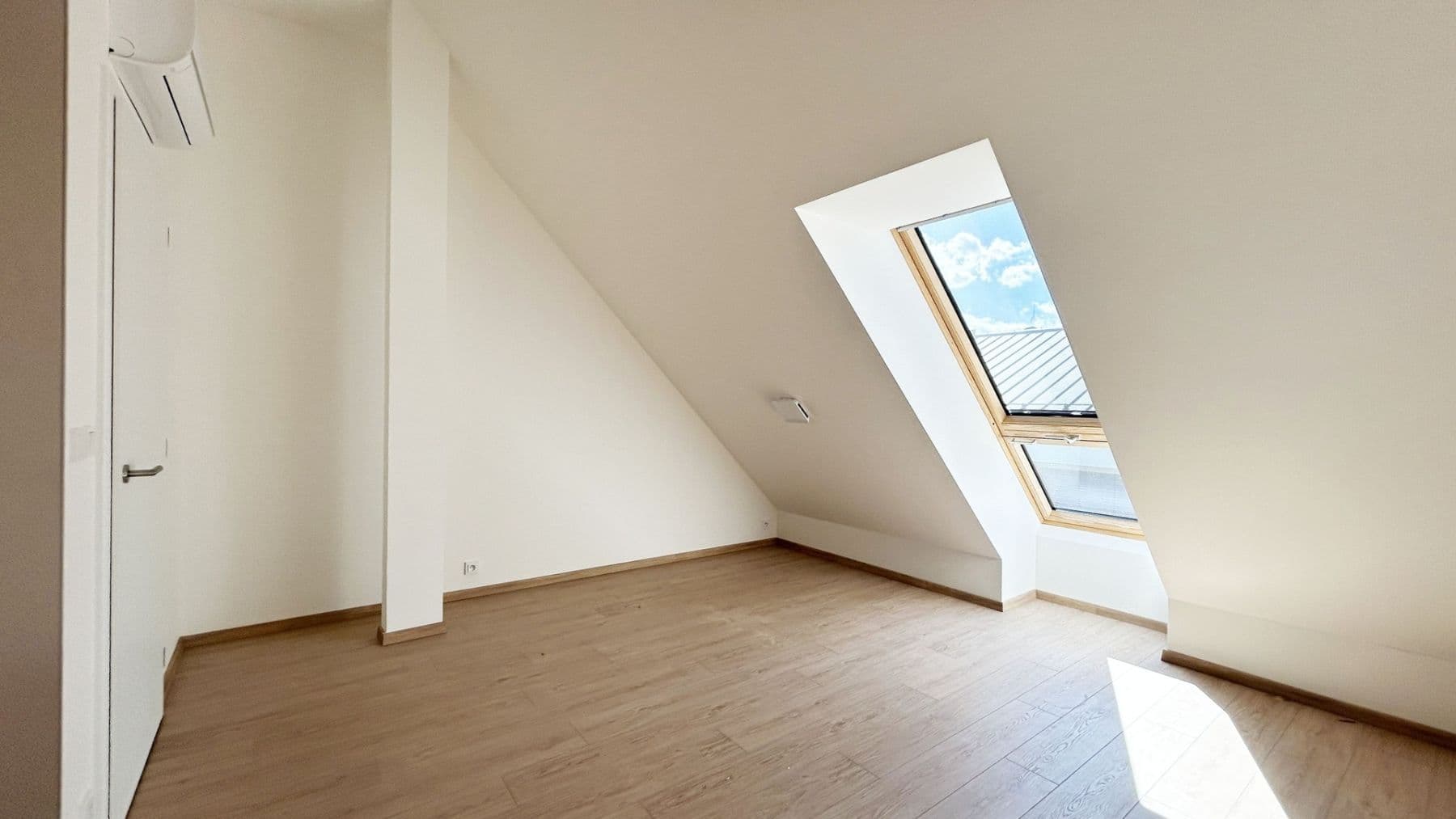 Prenájom bytu 2-izbový 85 m², Cihlářská, Hostivice, Středočeský kraj Prenájom bytu 2-izbový 85 m², Cihlářská, Hostivice, Středočeský kraj