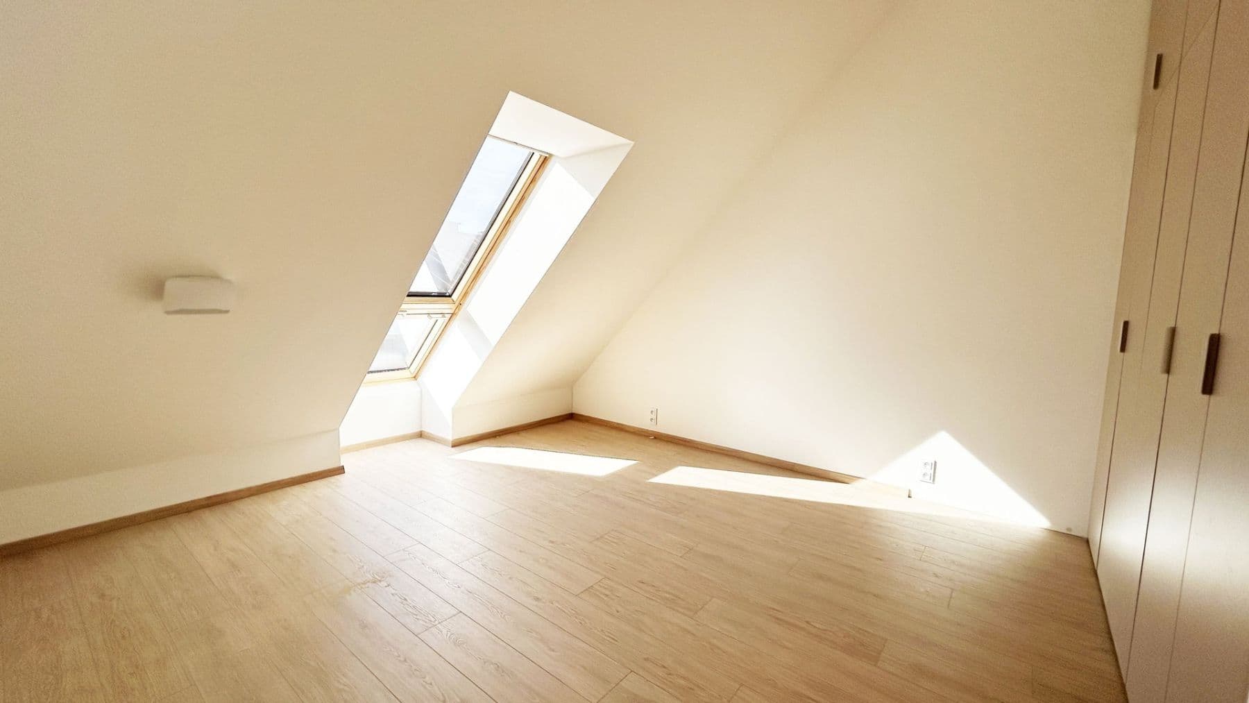 Prenájom bytu 2-izbový 85 m², Cihlářská, Hostivice, Středočeský kraj Prenájom bytu 2-izbový 85 m², Cihlářská, Hostivice, Středočeský kraj