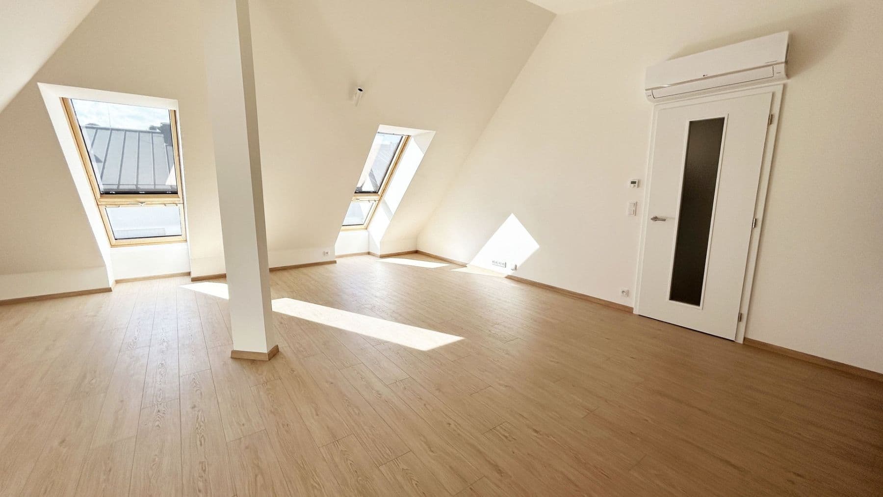 Prenájom bytu 2-izbový 85 m², Cihlářská, Hostivice, Středočeský kraj Prenájom bytu 2-izbový 85 m², Cihlářská, Hostivice, Středočeský kraj