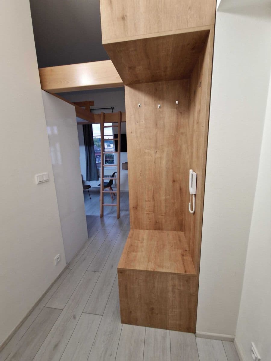 Prenájom bytu 1-izbový 26 m², Hejtmánkova, Praha, Praha Prenájom bytu 1-izbový 26 m², Hejtmánkova, Praha, Praha