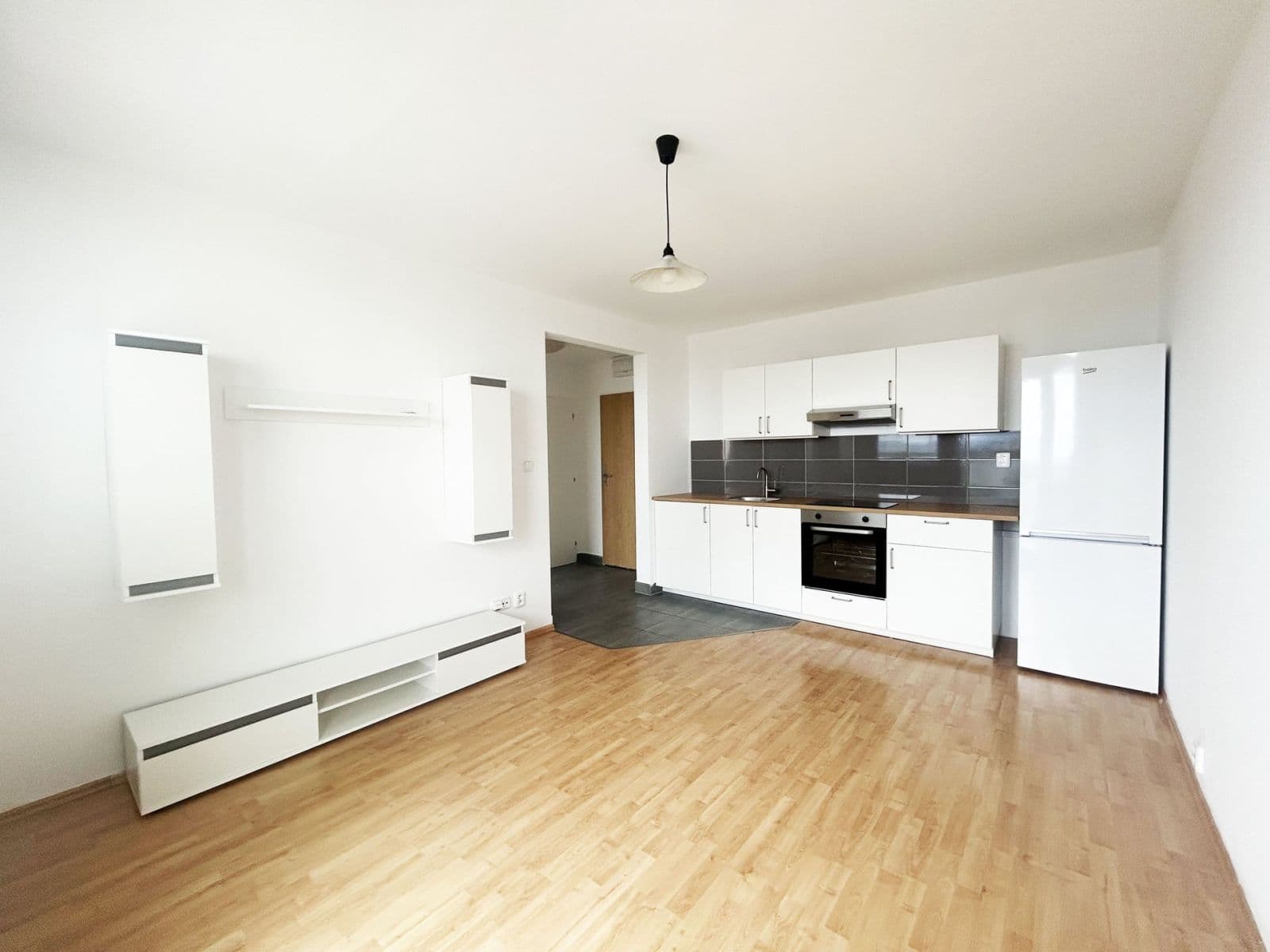 Prenájom bytu 2-izbový 33 m², Jabloňová, Praha, Praha Prenájom bytu 2-izbový 33 m², Jabloňová, Praha, Praha