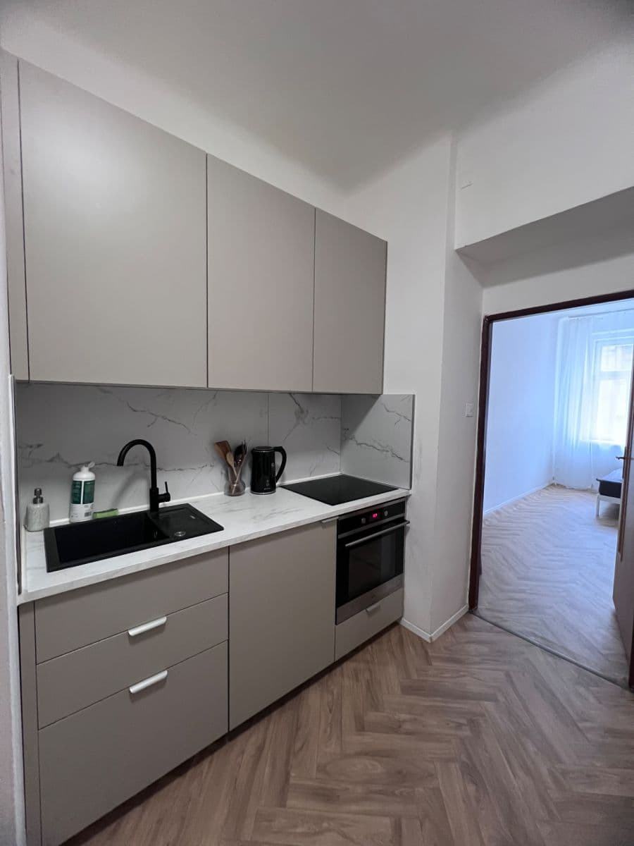 Prenájom bytu 1-izbový 30 m², Husitská, Praha, Praha Prenájom bytu 1-izbový 30 m², Husitská, Praha, Praha