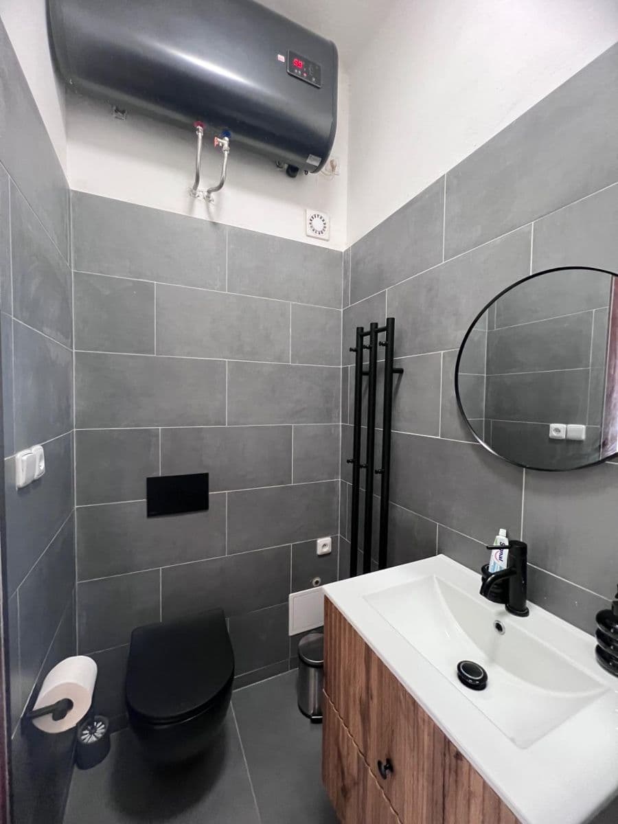 Prenájom bytu 1-izbový 30 m², Husitská, Praha, Praha Prenájom bytu 1-izbový 30 m², Husitská, Praha, Praha