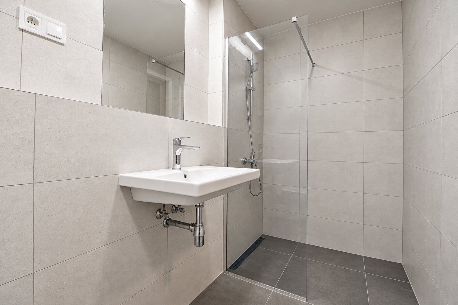 Prenájom bytu 2-izbový 48 m², Českobrodská, Praha, Praha Prenájom bytu 2-izbový 48 m², Českobrodská, Praha, Praha