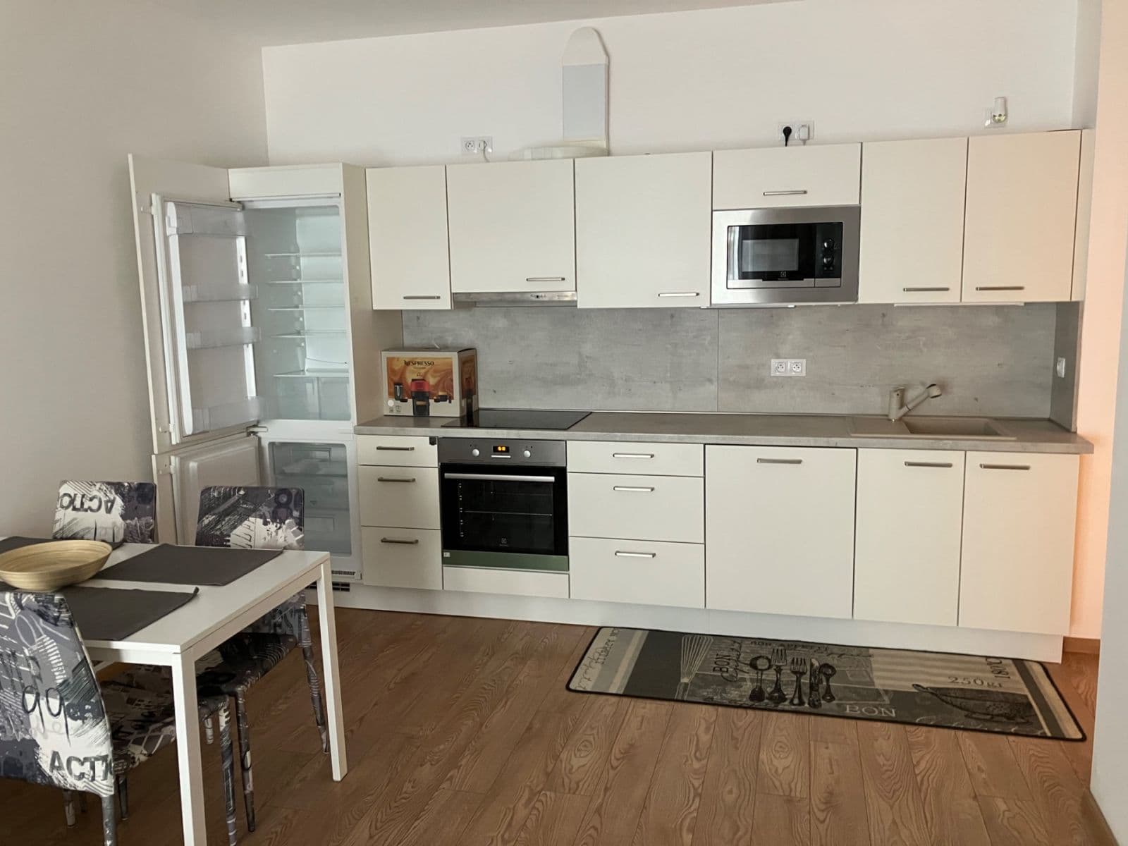 Prenájom bytu 2-izbový 64 m², U Mlýnského kanálu, Praha, Praha Prenájom bytu 2-izbový 64 m², U Mlýnského kanálu, Praha, Praha