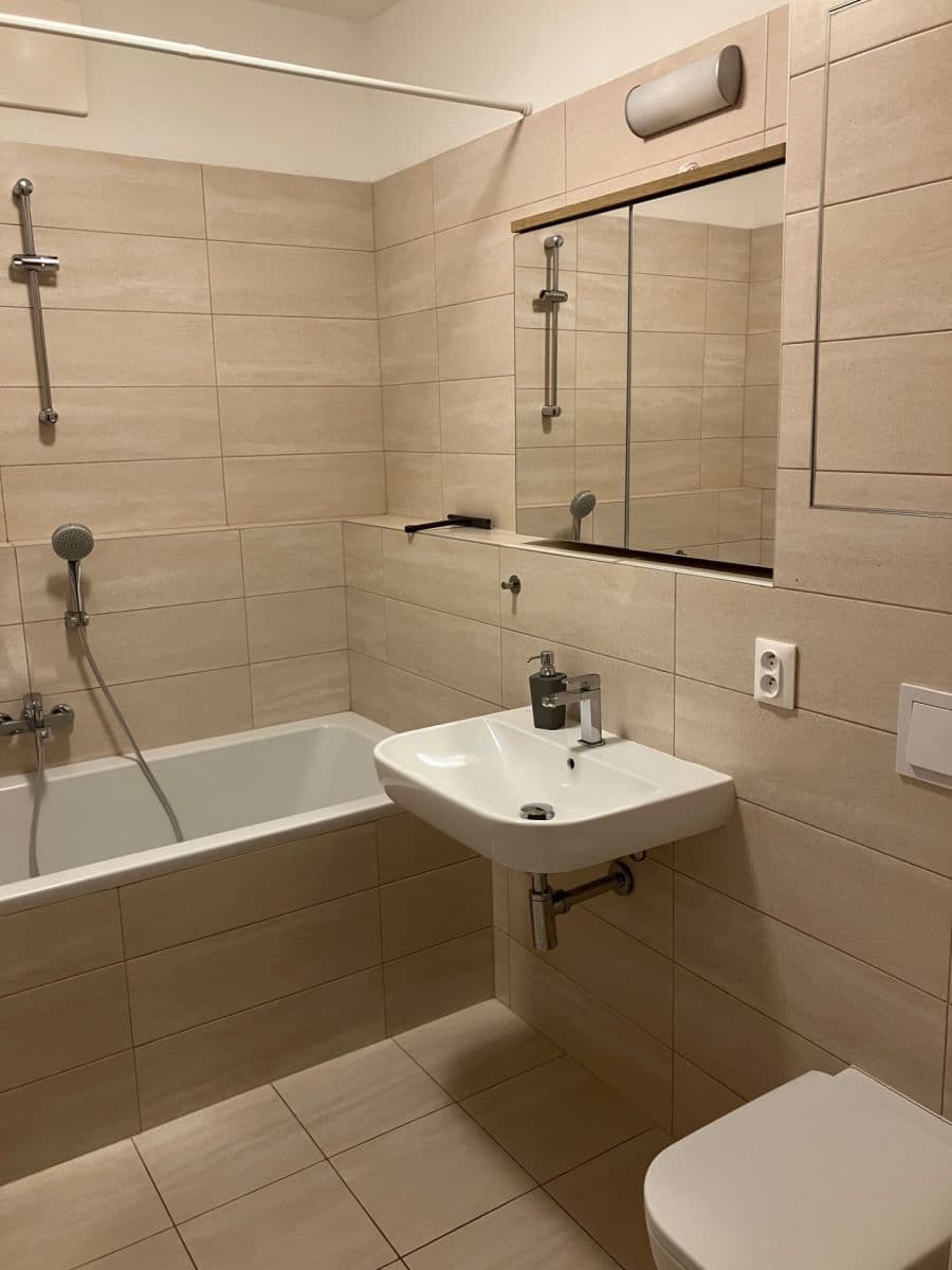 Prenájom bytu 2-izbový 64 m², U Mlýnského kanálu, Praha, Praha Prenájom bytu 2-izbový 64 m², U Mlýnského kanálu, Praha, Praha