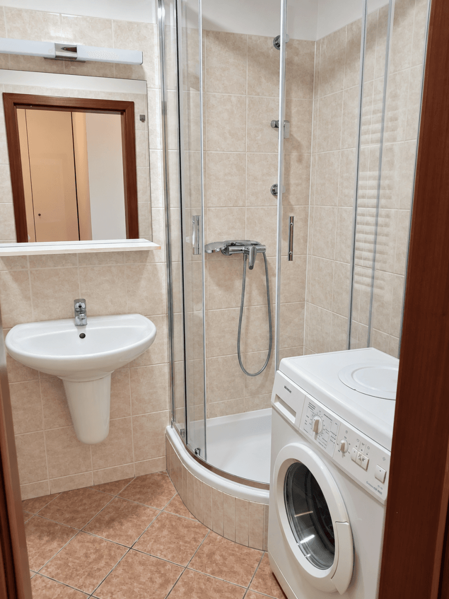 Prenájom bytu 1-izbový 38 m², U Měšťanského pivovaru, Praha, Praha Prenájom bytu 1-izbový 38 m², U Měšťanského pivovaru, Praha, Praha