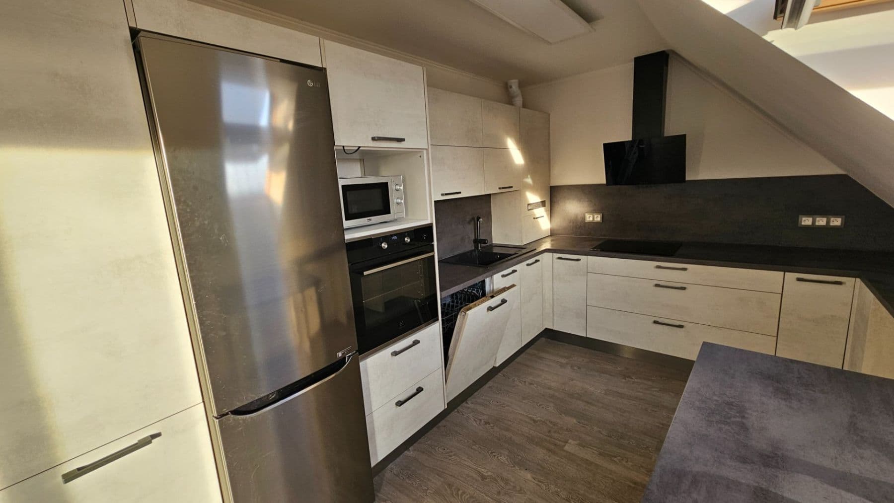 Prenájom bytu 3-izbový 67 m², Gabčíkova, Nehvizdy, Středočeský kraj Prenájom bytu 3-izbový 67 m², Gabčíkova, Nehvizdy, Středočeský kraj
