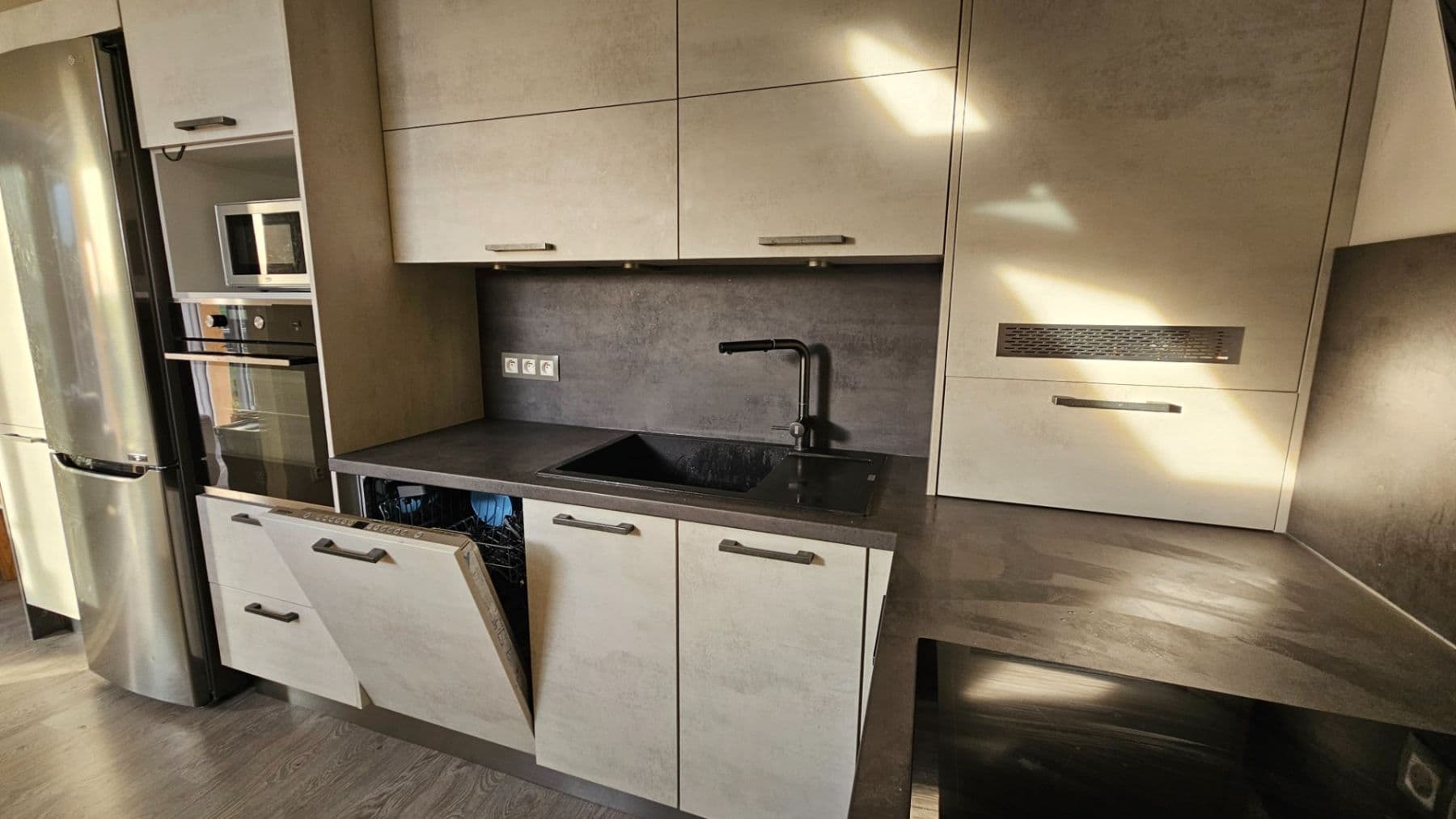 Prenájom bytu 3-izbový 67 m², Gabčíkova, Nehvizdy, Středočeský kraj Prenájom bytu 3-izbový 67 m², Gabčíkova, Nehvizdy, Středočeský kraj