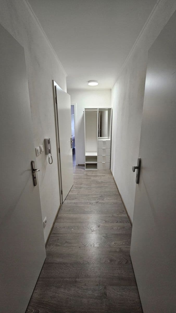 Prenájom bytu 3-izbový 67 m², Gabčíkova, Nehvizdy, Středočeský kraj Prenájom bytu 3-izbový 67 m², Gabčíkova, Nehvizdy, Středočeský kraj