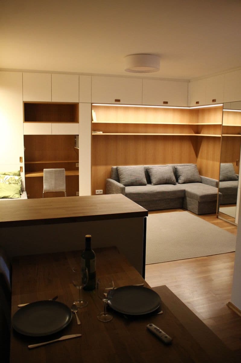 Prenájom bytu 3-izbový 68 m², U Uranie, Praha, Praha Prenájom bytu 3-izbový 68 m², U Uranie, Praha, Praha
