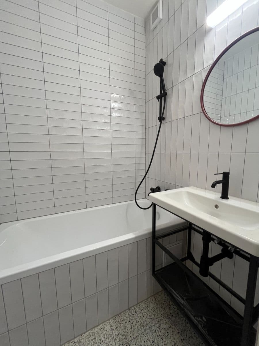 Prenájom bytu 2-izbový 58 m², Nad přívozem, Praha, Praha Prenájom bytu 2-izbový 58 m², Nad přívozem, Praha, Praha