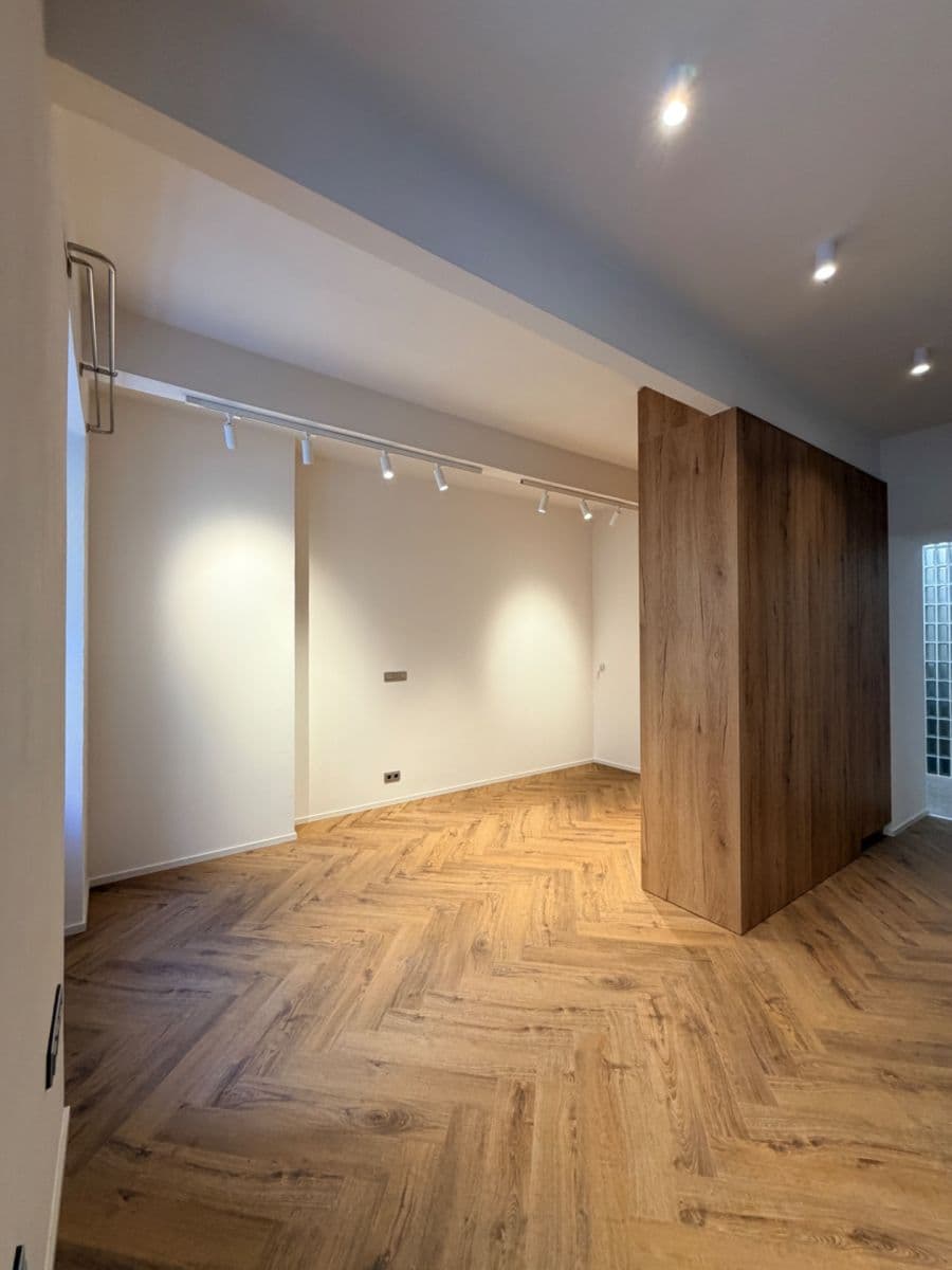 Prenájom bytu 2-izbový 45 m², Holandská, Praha, Praha Prenájom bytu 2-izbový 45 m², Holandská, Praha, Praha
