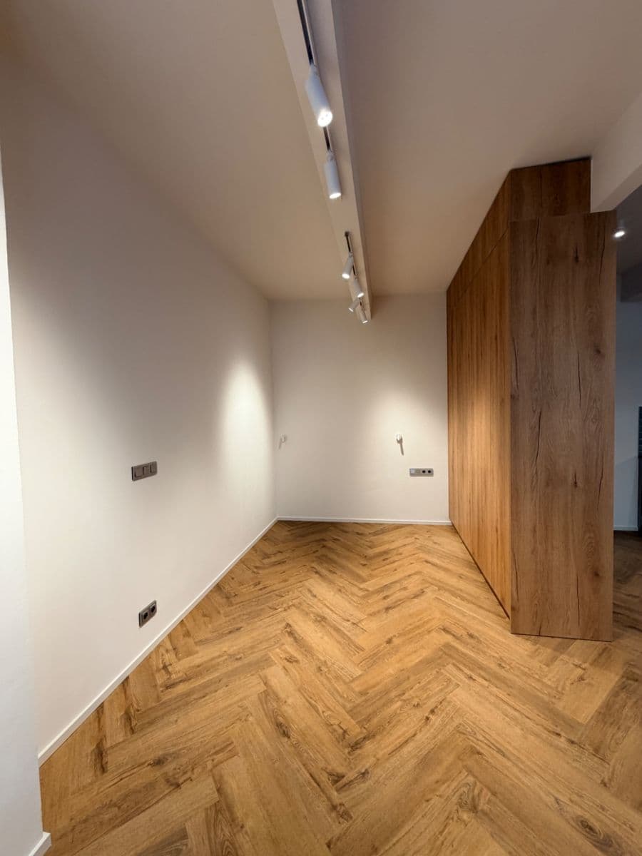 Prenájom bytu 2-izbový 45 m², Holandská, Praha, Praha Prenájom bytu 2-izbový 45 m², Holandská, Praha, Praha