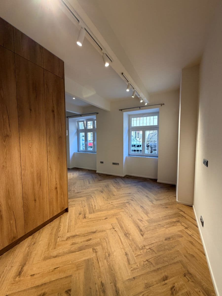 Prenájom bytu 2-izbový 45 m², Holandská, Praha, Praha Prenájom bytu 2-izbový 45 m², Holandská, Praha, Praha