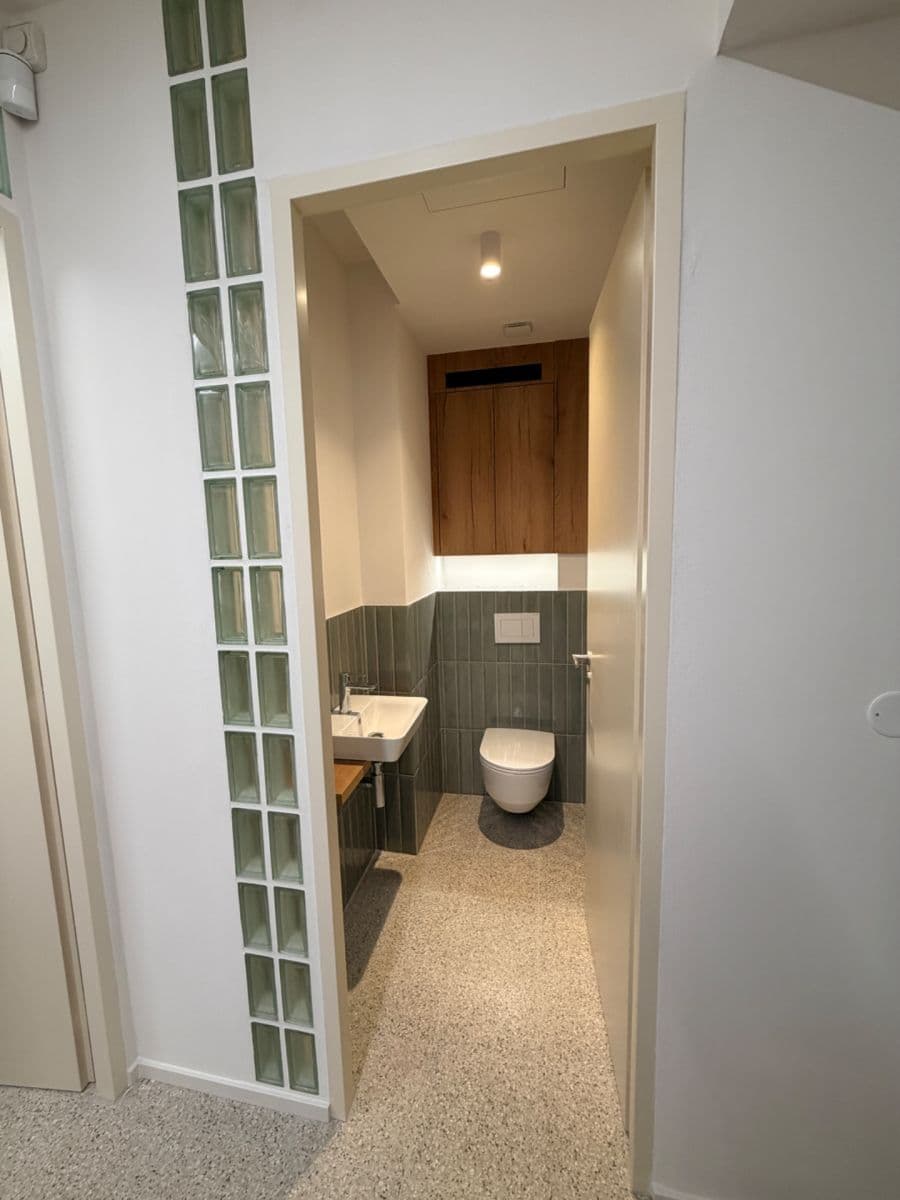 Prenájom bytu 2-izbový 45 m², Holandská, Praha, Praha Prenájom bytu 2-izbový 45 m², Holandská, Praha, Praha