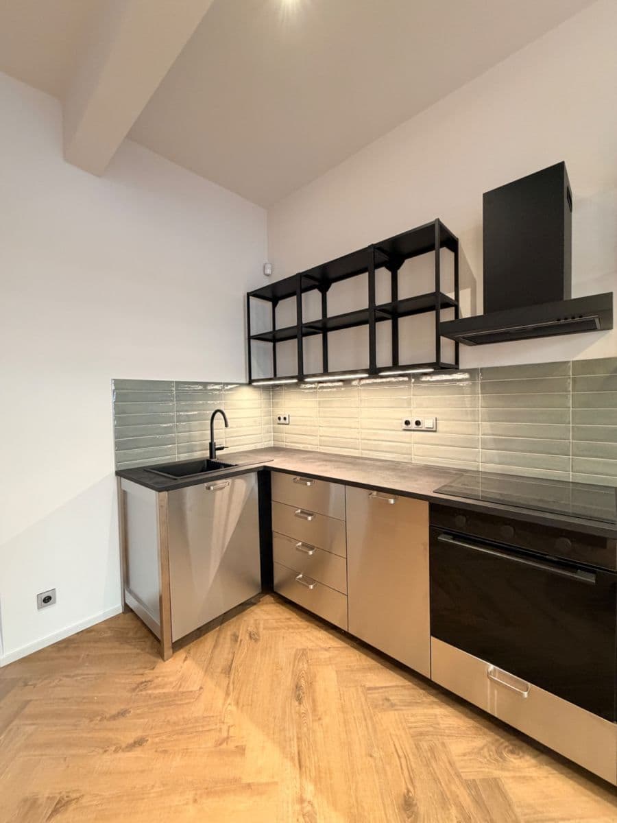 Prenájom bytu 2-izbový 45 m², Holandská, Praha, Praha Prenájom bytu 2-izbový 45 m², Holandská, Praha, Praha