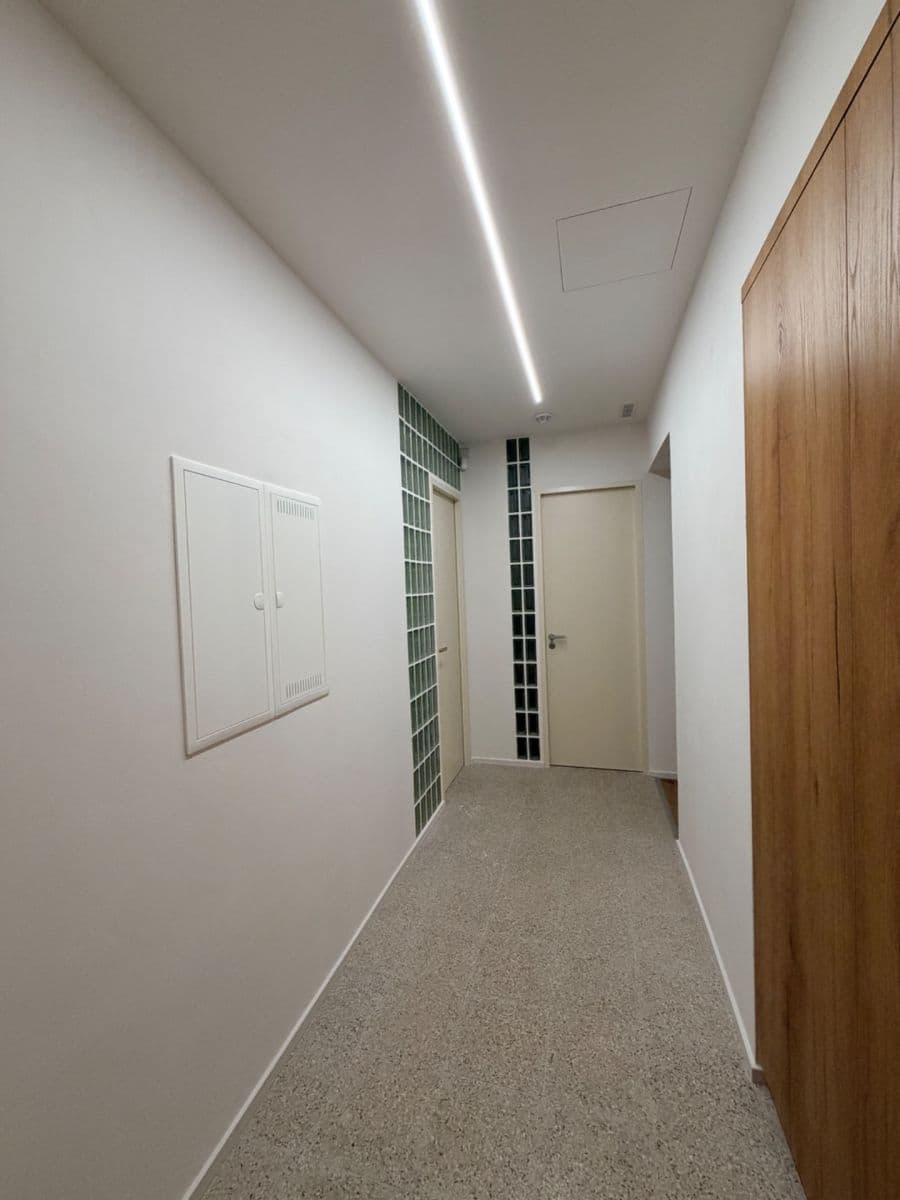 Prenájom bytu 2-izbový 45 m², Holandská, Praha, Praha Prenájom bytu 2-izbový 45 m², Holandská, Praha, Praha