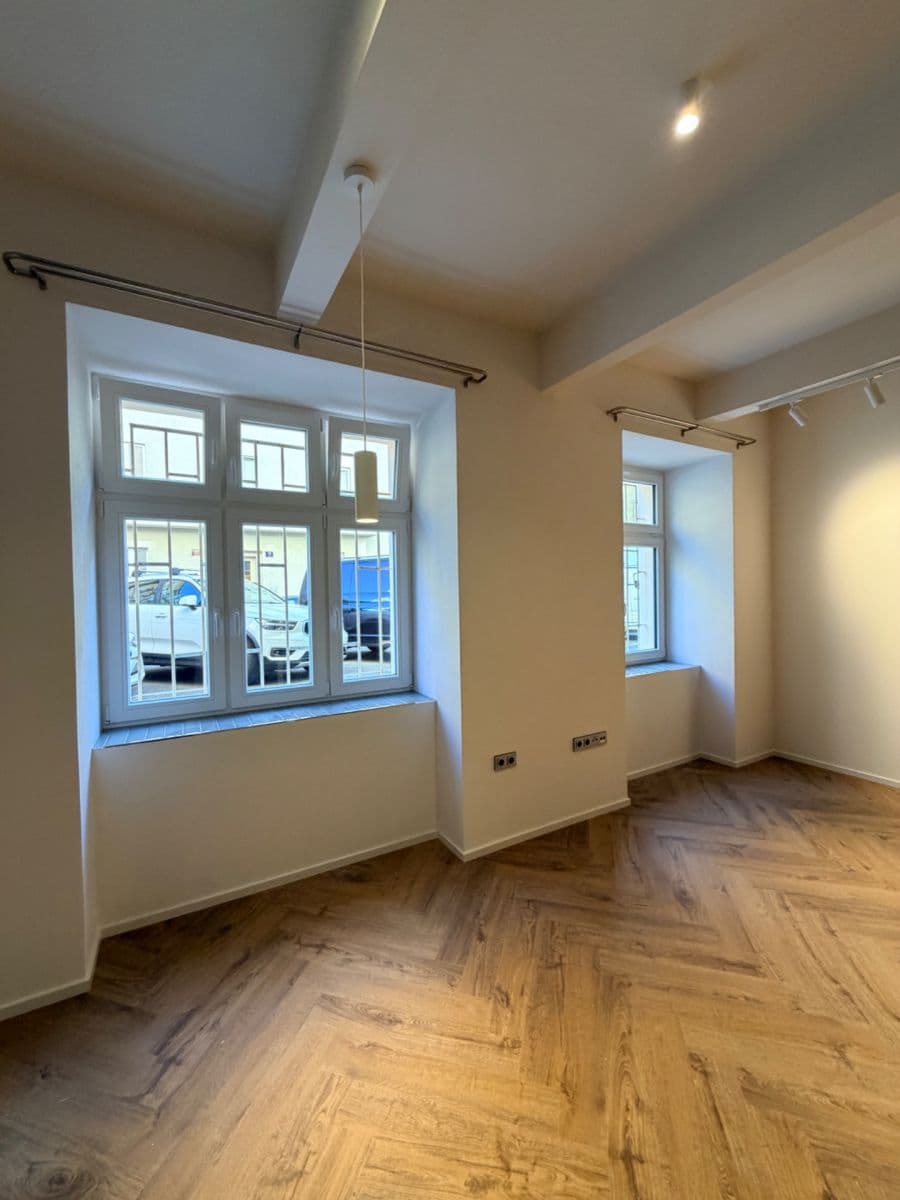 Prenájom bytu 2-izbový 45 m², Holandská, Praha, Praha Prenájom bytu 2-izbový 45 m², Holandská, Praha, Praha