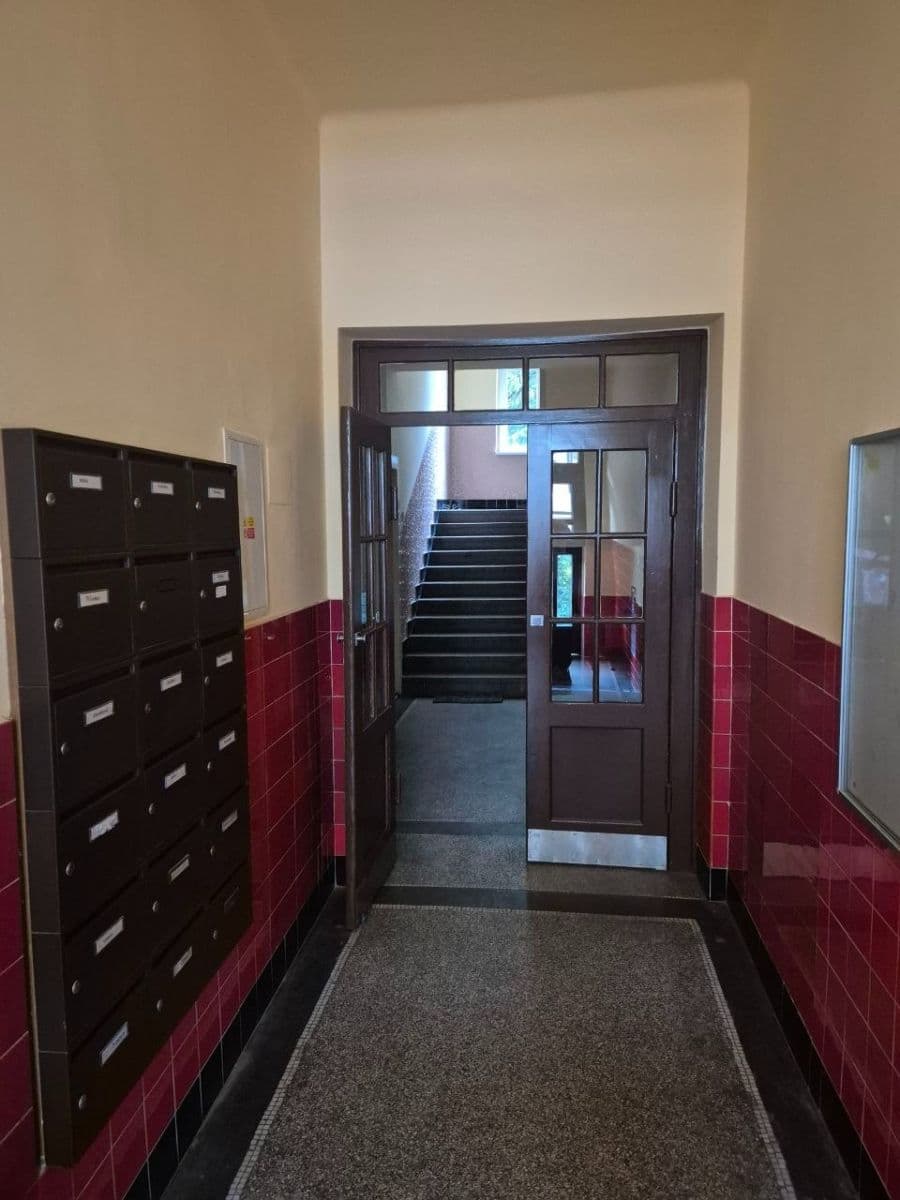 Prenájom bytu 2-izbový 40 m², 5. května, Praha, Praha Prenájom bytu 2-izbový 40 m², 5. května, Praha, Praha