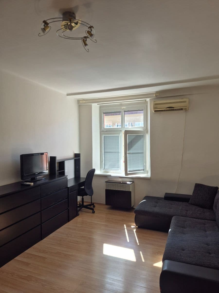 Prenájom bytu 2-izbový 40 m², 5. května, Praha, Praha Prenájom bytu 2-izbový 40 m², 5. května, Praha, Praha
