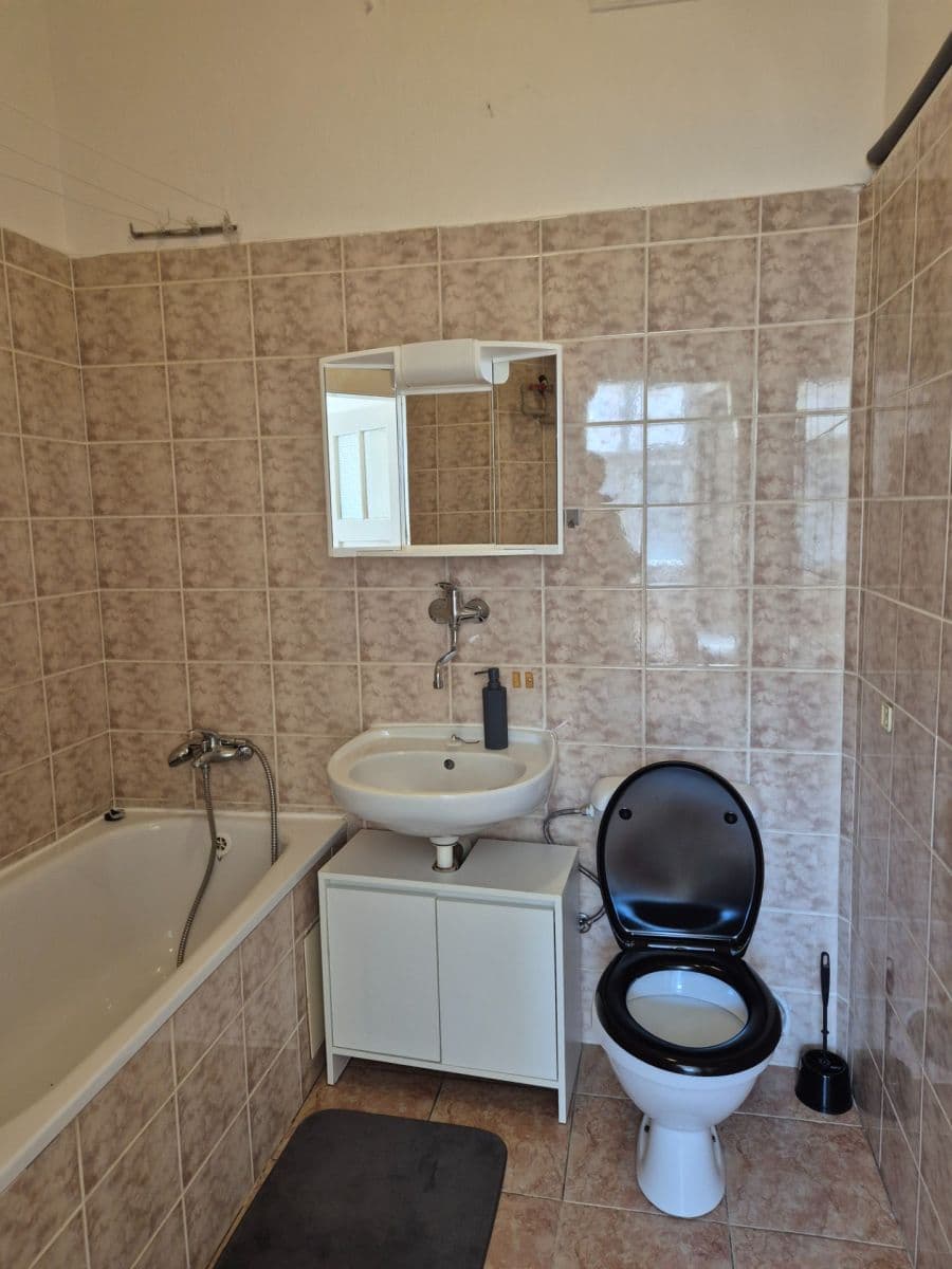 Prenájom bytu 2-izbový 40 m², 5. května, Praha, Praha Prenájom bytu 2-izbový 40 m², 5. května, Praha, Praha
