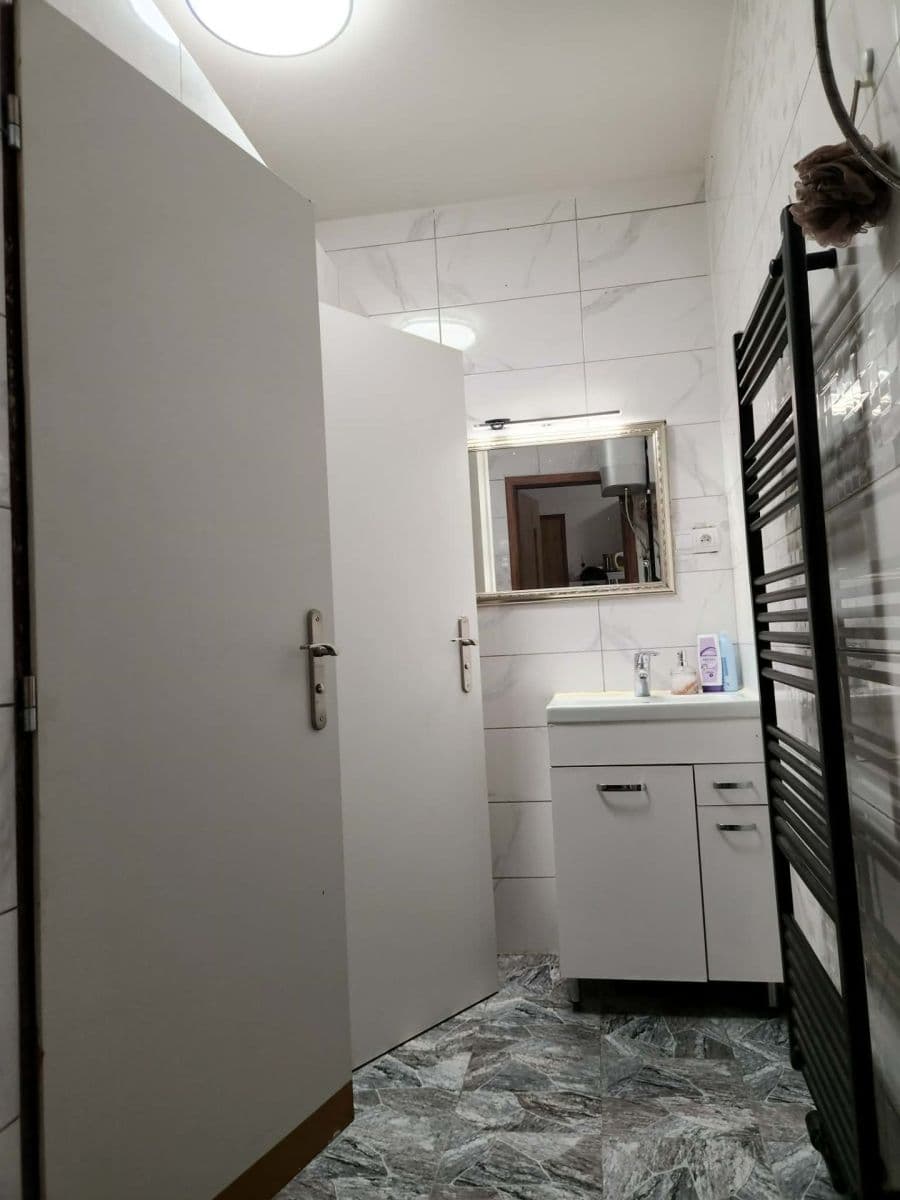 Prenájom bytu 3-izbový 45 m², Masarykovo nám., Přeštice, Plzeňský kraj Prenájom bytu 3-izbový 45 m², Masarykovo nám., Přeštice, Plzeňský kraj
