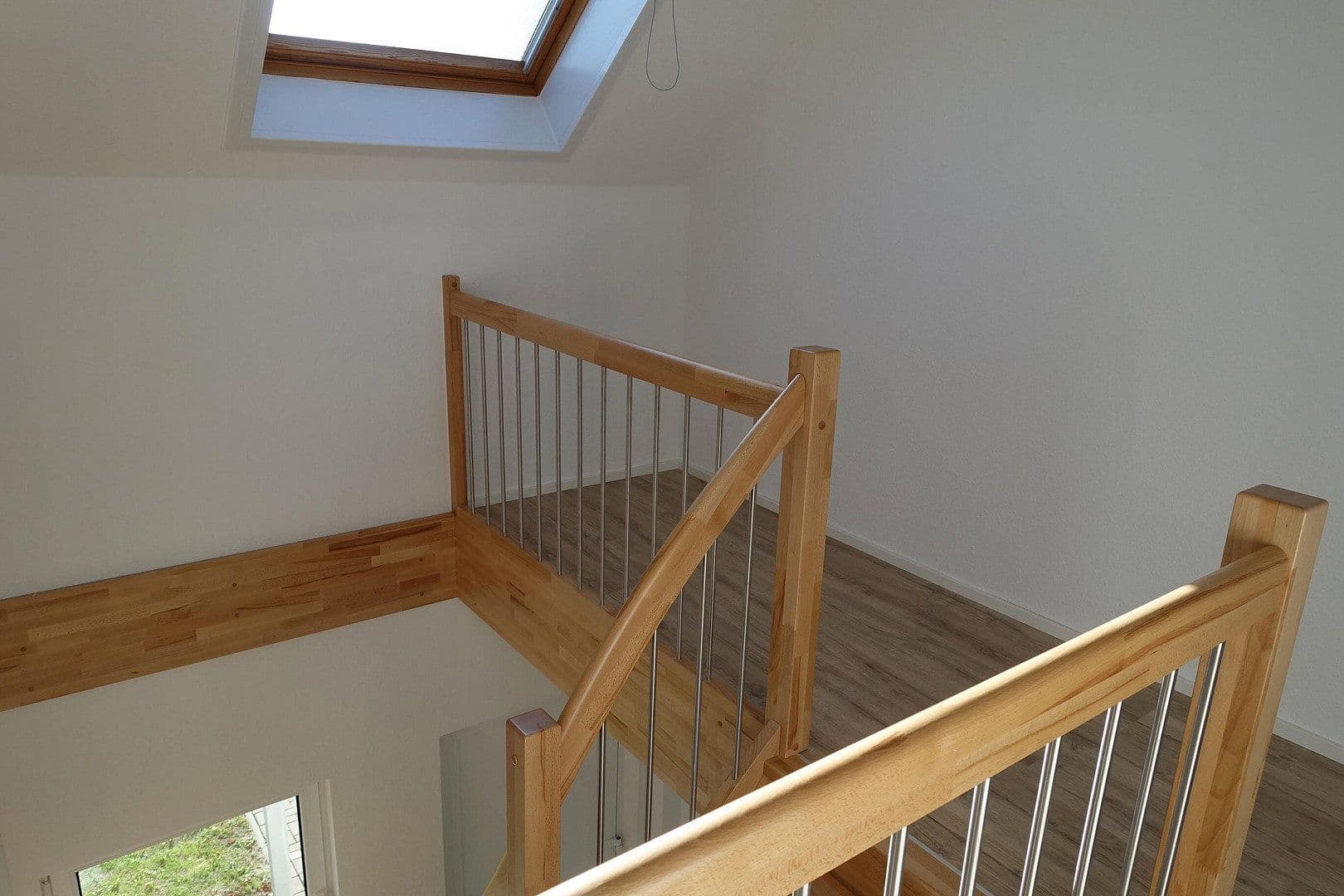 Prenájom bytu 3-izbový 150 m², Lützerodaer Weg 8, JENA, Durínsko Prenájom bytu 3-izbový 150 m², Lützerodaer Weg 8, JENA, Durínsko