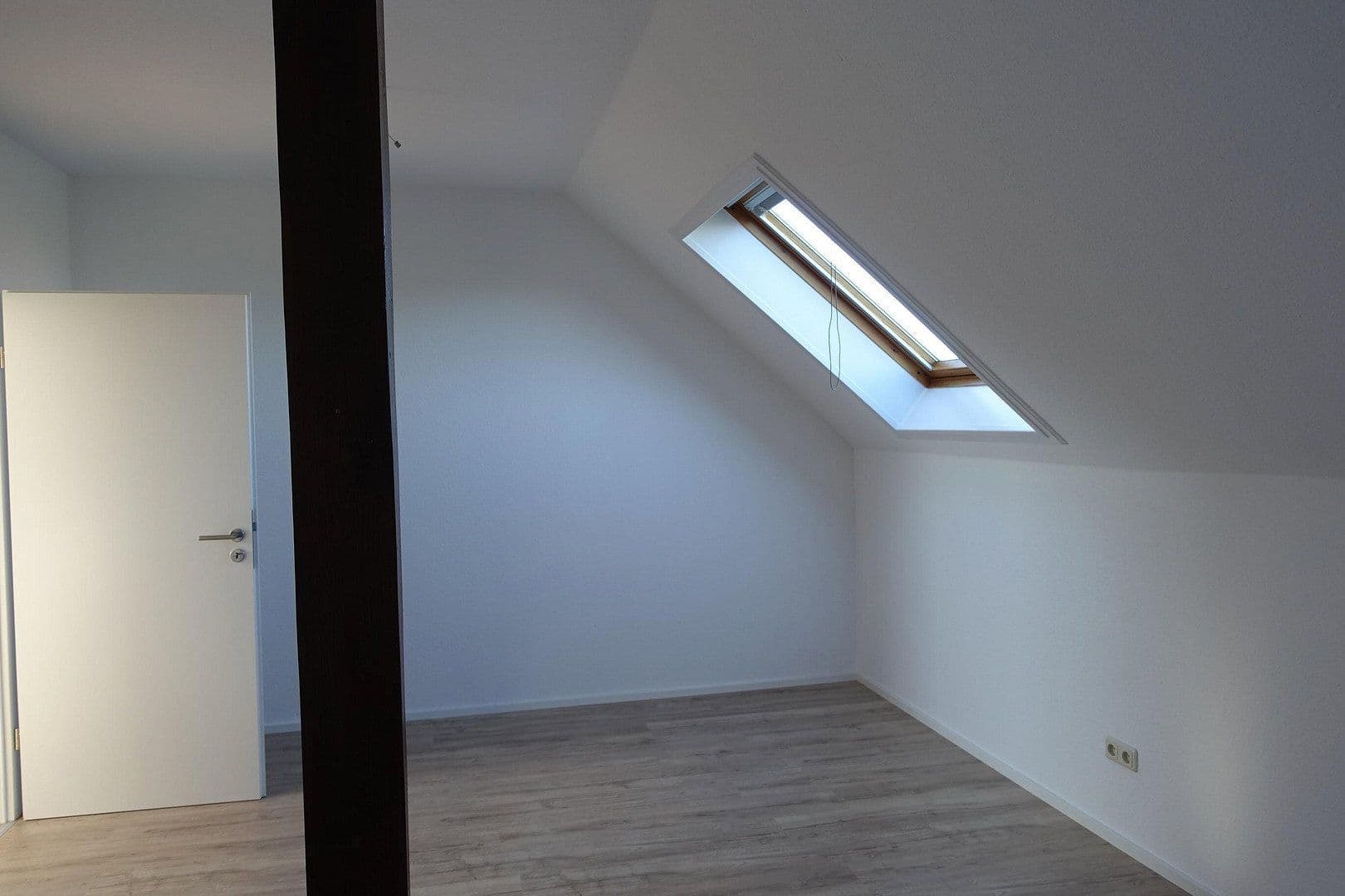 Prenájom bytu 3-izbový 150 m², Lützerodaer Weg 8, JENA, Durínsko Prenájom bytu 3-izbový 150 m², Lützerodaer Weg 8, JENA, Durínsko