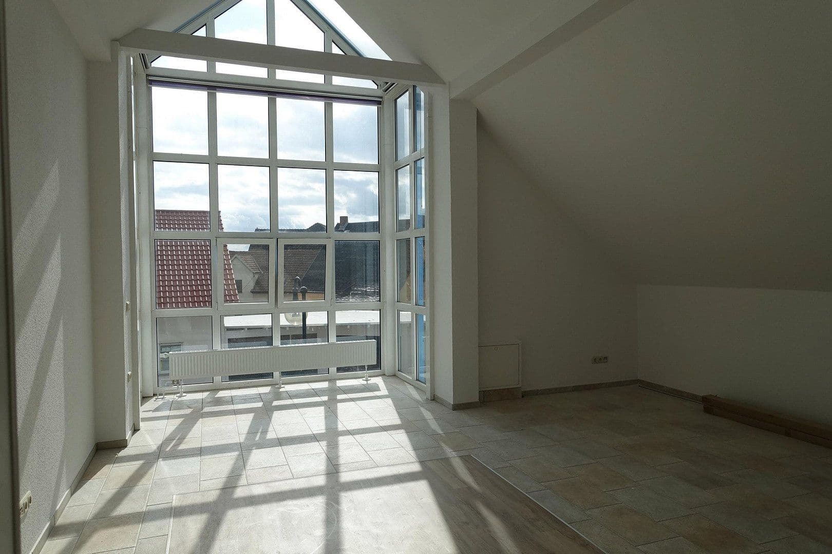 Prenájom bytu 3-izbový 150 m², Lützerodaer Weg 8, JENA, Durínsko Prenájom bytu 3-izbový 150 m², Lützerodaer Weg 8, JENA, Durínsko