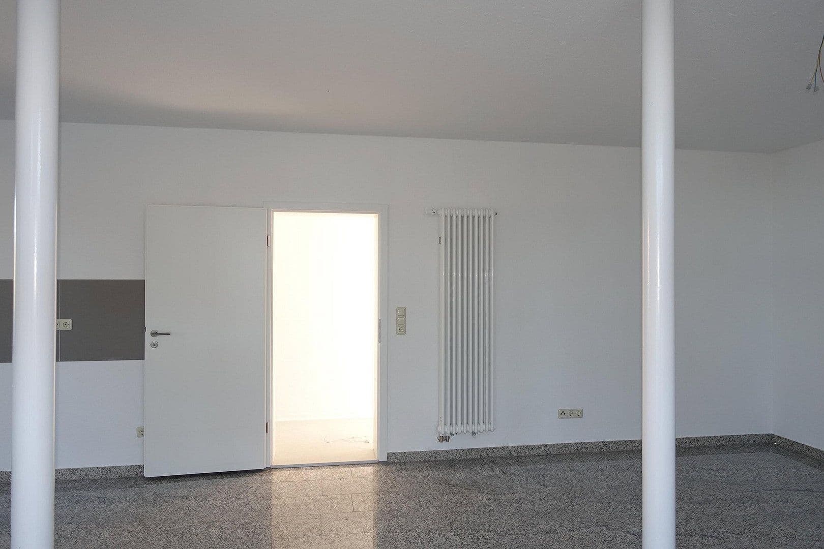Prenájom bytu 3-izbový 150 m², Lützerodaer Weg 8, JENA, Durínsko Prenájom bytu 3-izbový 150 m², Lützerodaer Weg 8, JENA, Durínsko