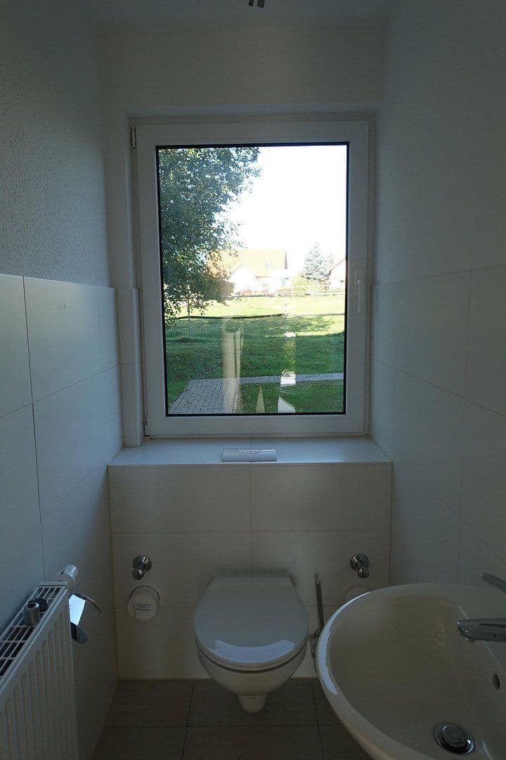 Prenájom bytu 3-izbový 150 m², Lützerodaer Weg 8, JENA, Durínsko Prenájom bytu 3-izbový 150 m², Lützerodaer Weg 8, JENA, Durínsko