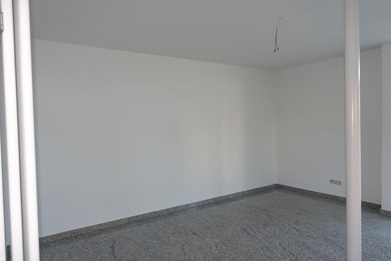 Prenájom bytu 3-izbový 150 m², Lützerodaer Weg 8, JENA, Durínsko Prenájom bytu 3-izbový 150 m², Lützerodaer Weg 8, JENA, Durínsko