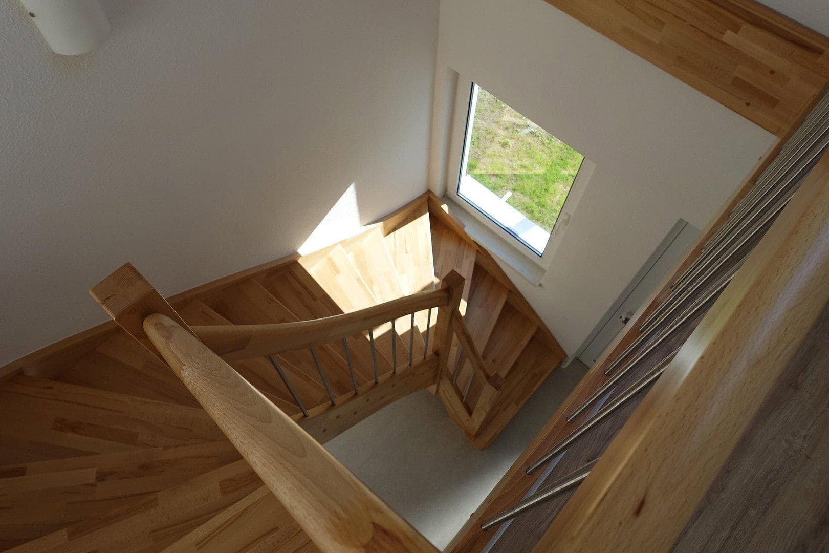 Prenájom bytu 3-izbový 150 m², Lützerodaer Weg 8, JENA, Durínsko Prenájom bytu 3-izbový 150 m², Lützerodaer Weg 8, JENA, Durínsko