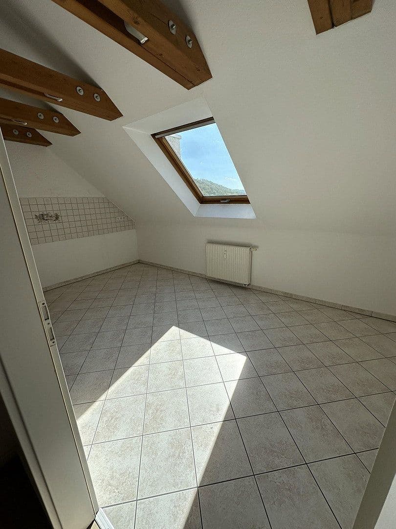 Prenájom bytu 3-izbový 94 m², Neumarkt 9, Lichtenstein/Sachsen, Sasko Prenájom bytu 3-izbový 94 m², Neumarkt 9, Lichtenstein/Sachsen, Sasko