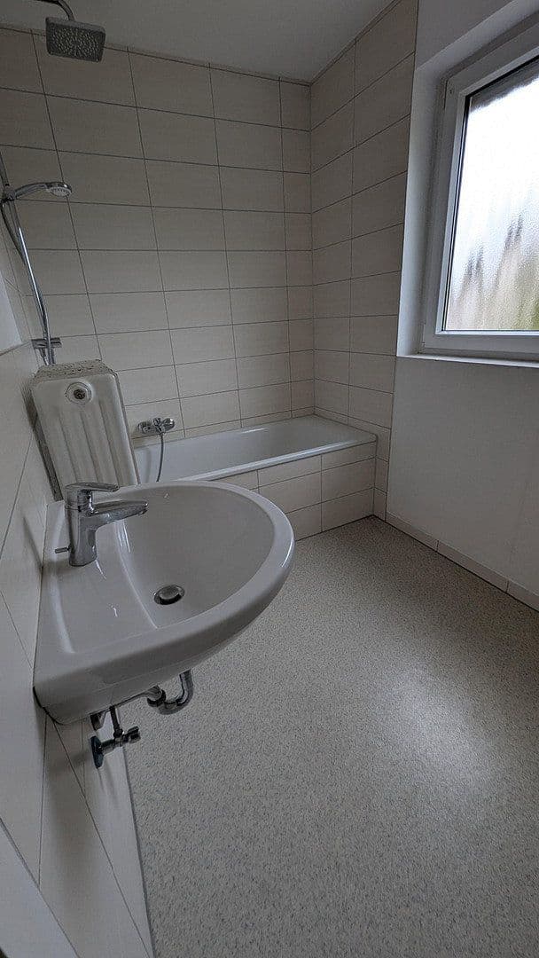 Prenájom bytu 3-izbový 85 m², Heidenheim an der Brenz, Bádensko-Wurttembersko Prenájom bytu 3-izbový 85 m², Heidenheim an der Brenz, Bádensko-Wurttembersko