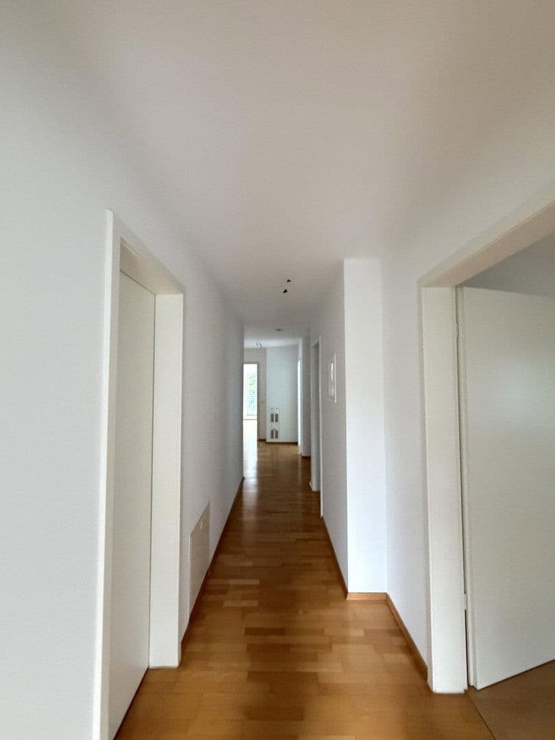Prenájom bytu 4-izbový 128 m², München, Bavorsko Prenájom bytu 4-izbový 128 m², München, Bavorsko