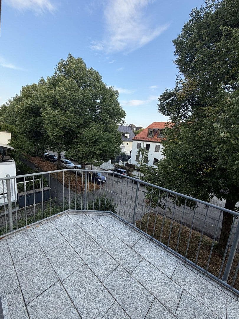 Prenájom bytu 4-izbový 128 m², München, Bavorsko Prenájom bytu 4-izbový 128 m², München, Bavorsko