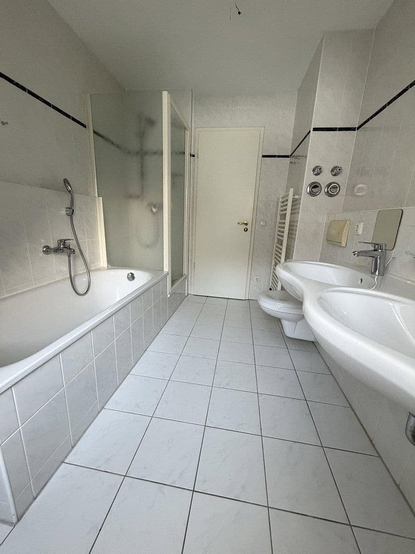 Prenájom bytu 4-izbový 128 m², München, Bavorsko Prenájom bytu 4-izbový 128 m², München, Bavorsko