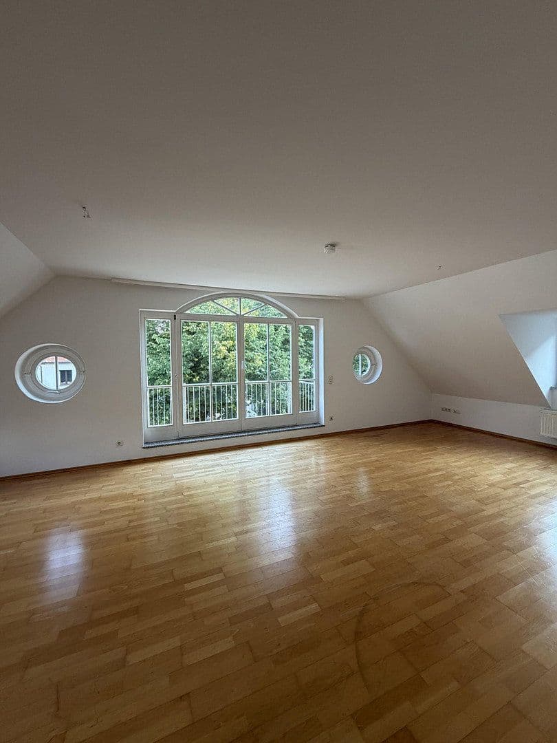 Prenájom bytu 4-izbový 128 m², München, Bavorsko Prenájom bytu 4-izbový 128 m², München, Bavorsko