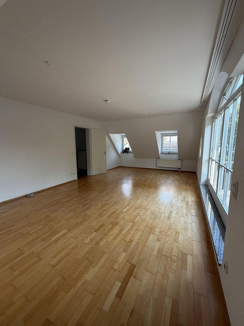 Prenájom bytu 4-izbový 128 m², München, Bavorsko Prenájom bytu 4-izbový 128 m², München, Bavorsko