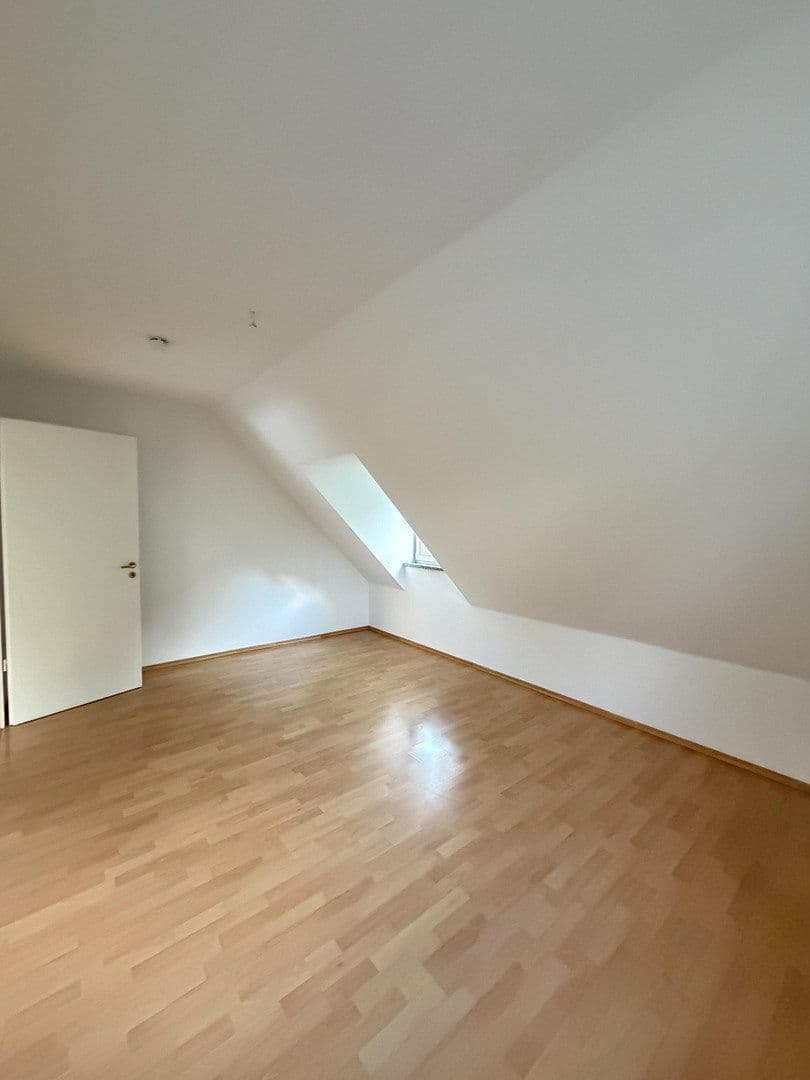 Prenájom bytu 4-izbový 128 m², München, Bavorsko Prenájom bytu 4-izbový 128 m², München, Bavorsko