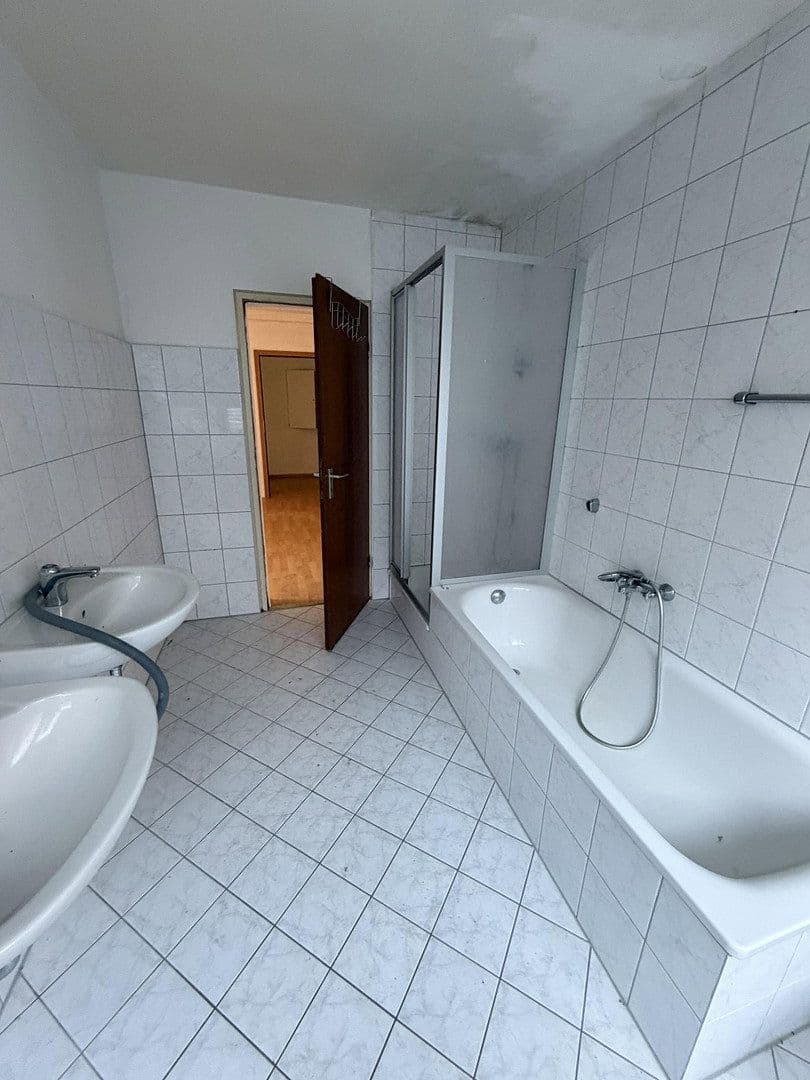 Prenájom bytu 5-izbový 133 m², Ludwigstraße 72, Wald-Michelbach, Hesensko Prenájom bytu 5-izbový 133 m², Ludwigstraße 72, Wald-Michelbach, Hesensko