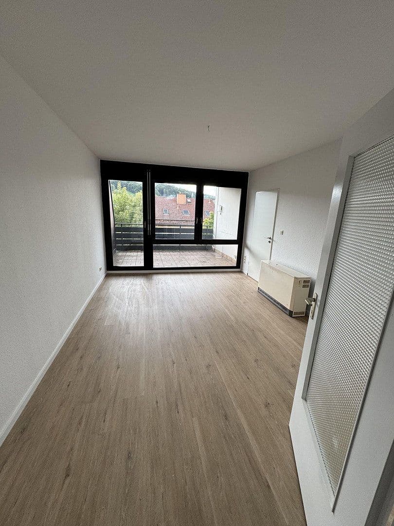 Prenájom bytu 3-izbový 105 m², Ludwigstraße 72, Wald-Michelbach, Hesensko Prenájom bytu 3-izbový 105 m², Ludwigstraße 72, Wald-Michelbach, Hesensko