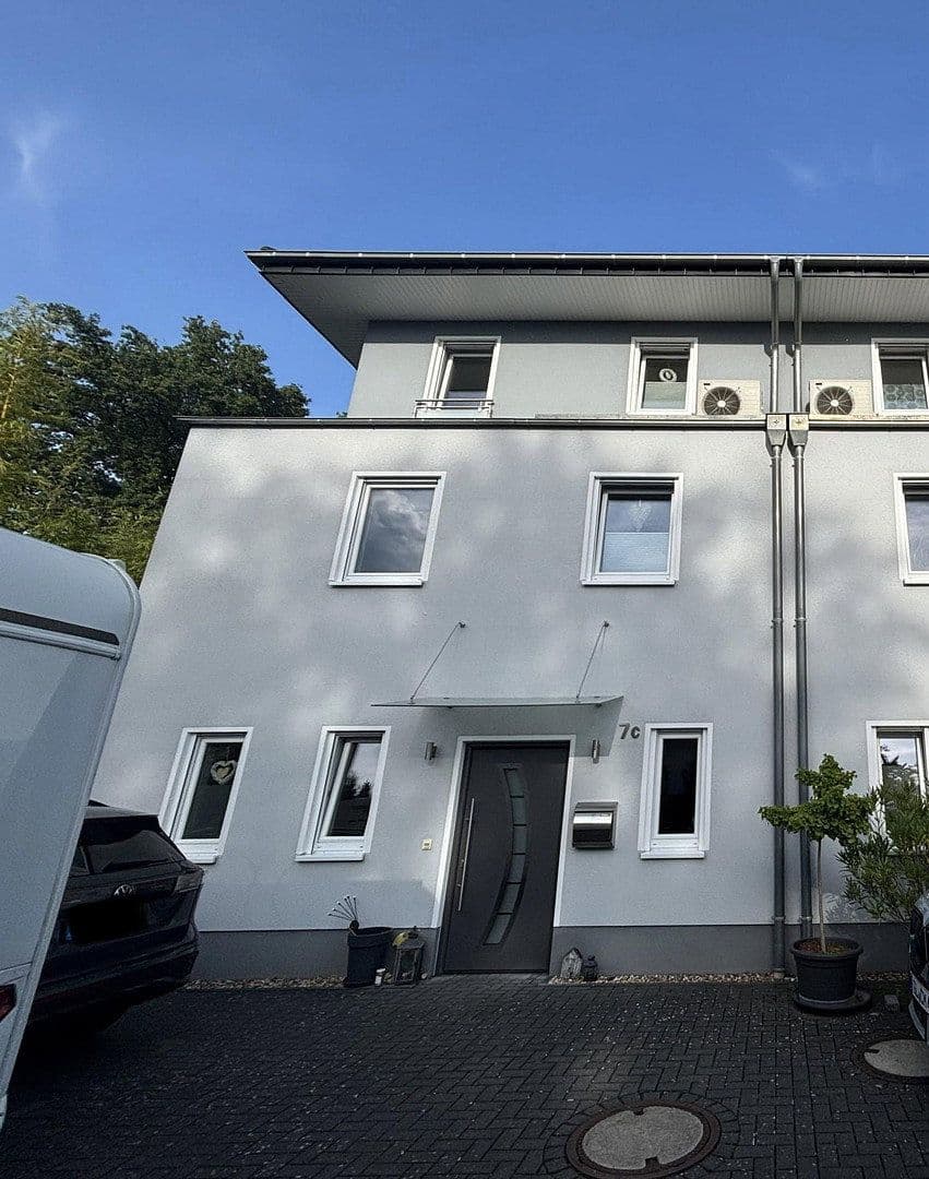 Prenájom domu 160 m², pozemok 350 m², Bergisch Gladbach, Severné Porýnie - Westfálsko Prenájom domu 160 m², pozemok 350 m², Bergisch Gladbach, Severné Porýnie - Westfálsko