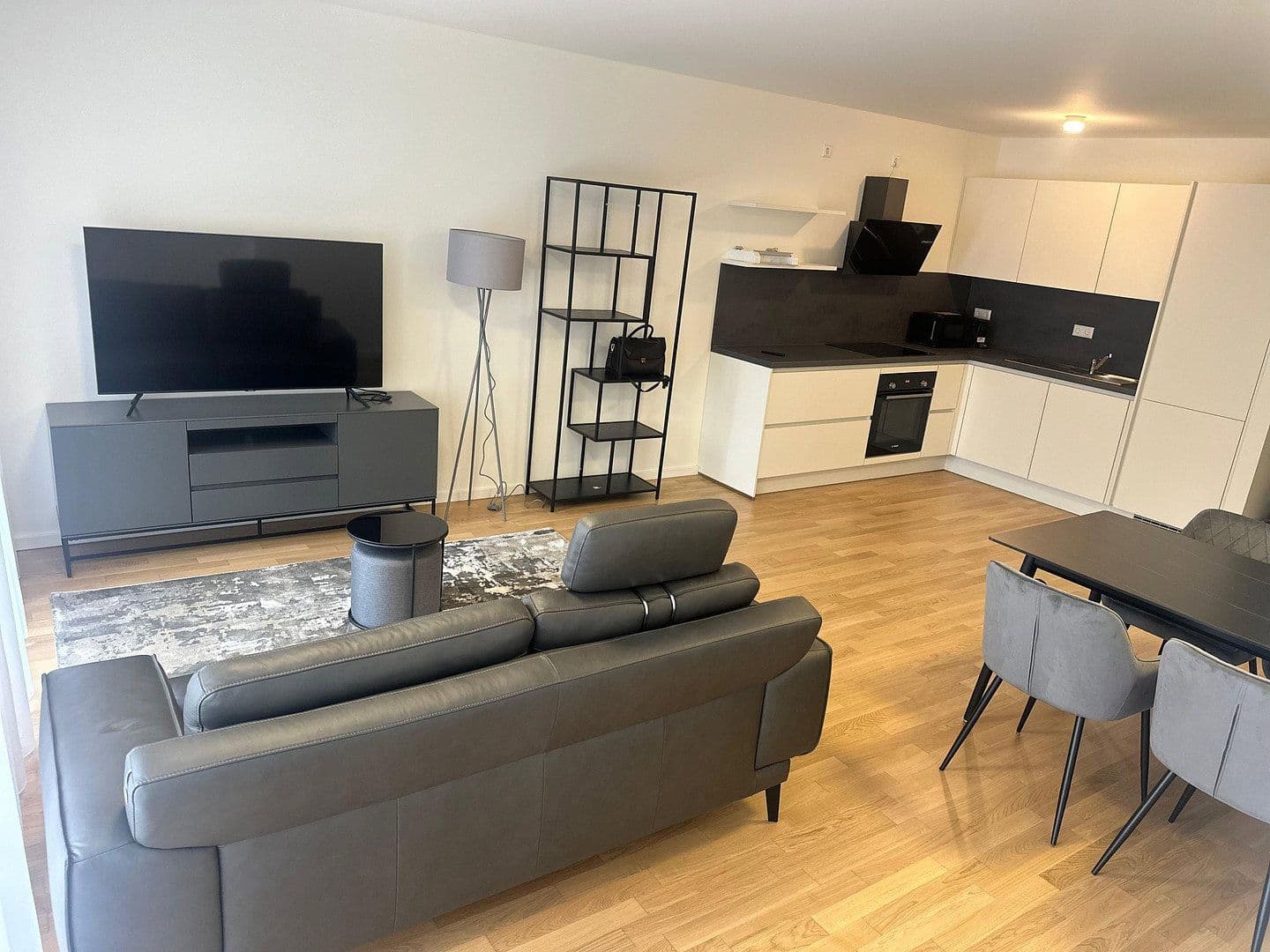 Prenájom bytu 2-izbový 65 m², Mannheim, Bádensko-Wurttembersko Prenájom bytu 2-izbový 65 m², Mannheim, Bádensko-Wurttembersko