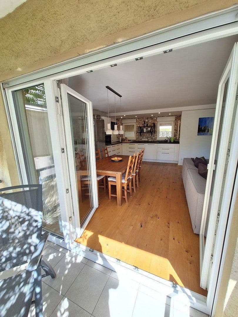 Predaj bytu 3-izbový 95 m², Karlsruhe, Bádensko-Wurttembersko Predaj bytu 3-izbový 95 m², Karlsruhe, Bádensko-Wurttembersko