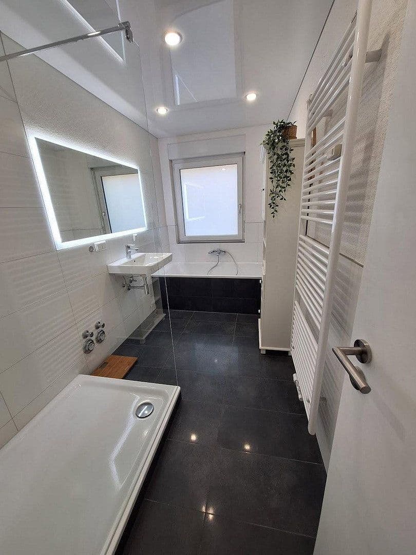 Predaj bytu 3-izbový 95 m², Karlsruhe, Bádensko-Wurttembersko Predaj bytu 3-izbový 95 m², Karlsruhe, Bádensko-Wurttembersko